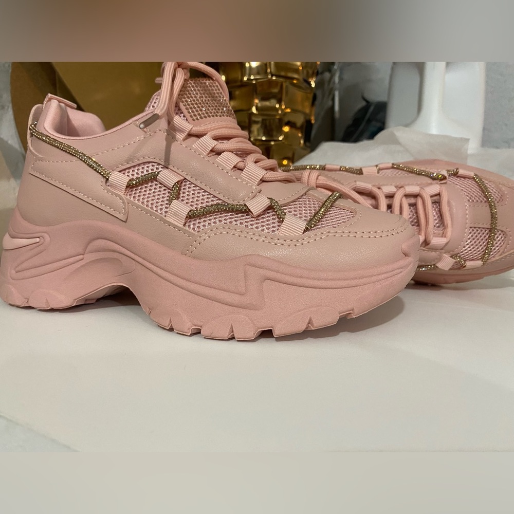 CHUNKY SNEAKERS